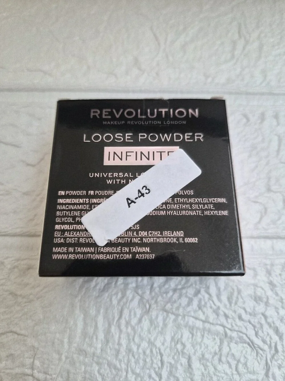 Makeup Revolution ~ Infinite Translucent Loose Powder ~ 0.17 oz new in box